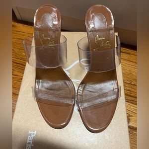 Women’s CL Heels! Excellent Condition! Box and dust bag included!